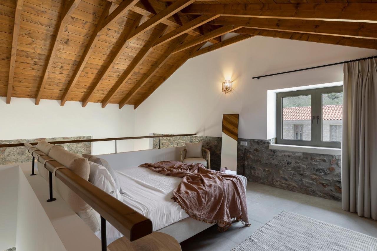 Lichnos Luxury Suites Sourpi Exteriör bild