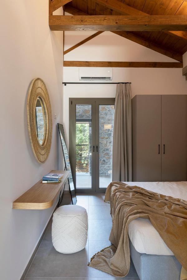 Lichnos Luxury Suites Sourpi Exteriör bild