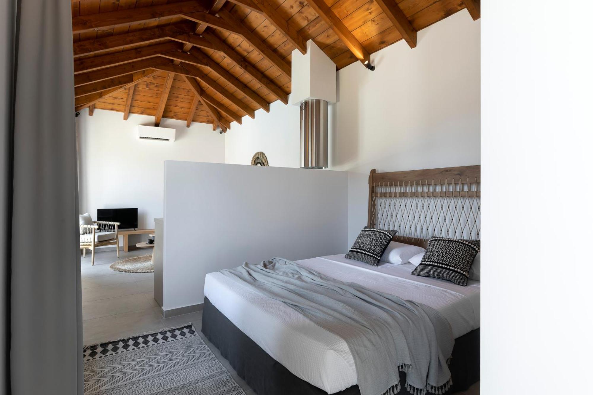 Lichnos Luxury Suites Sourpi Exteriör bild