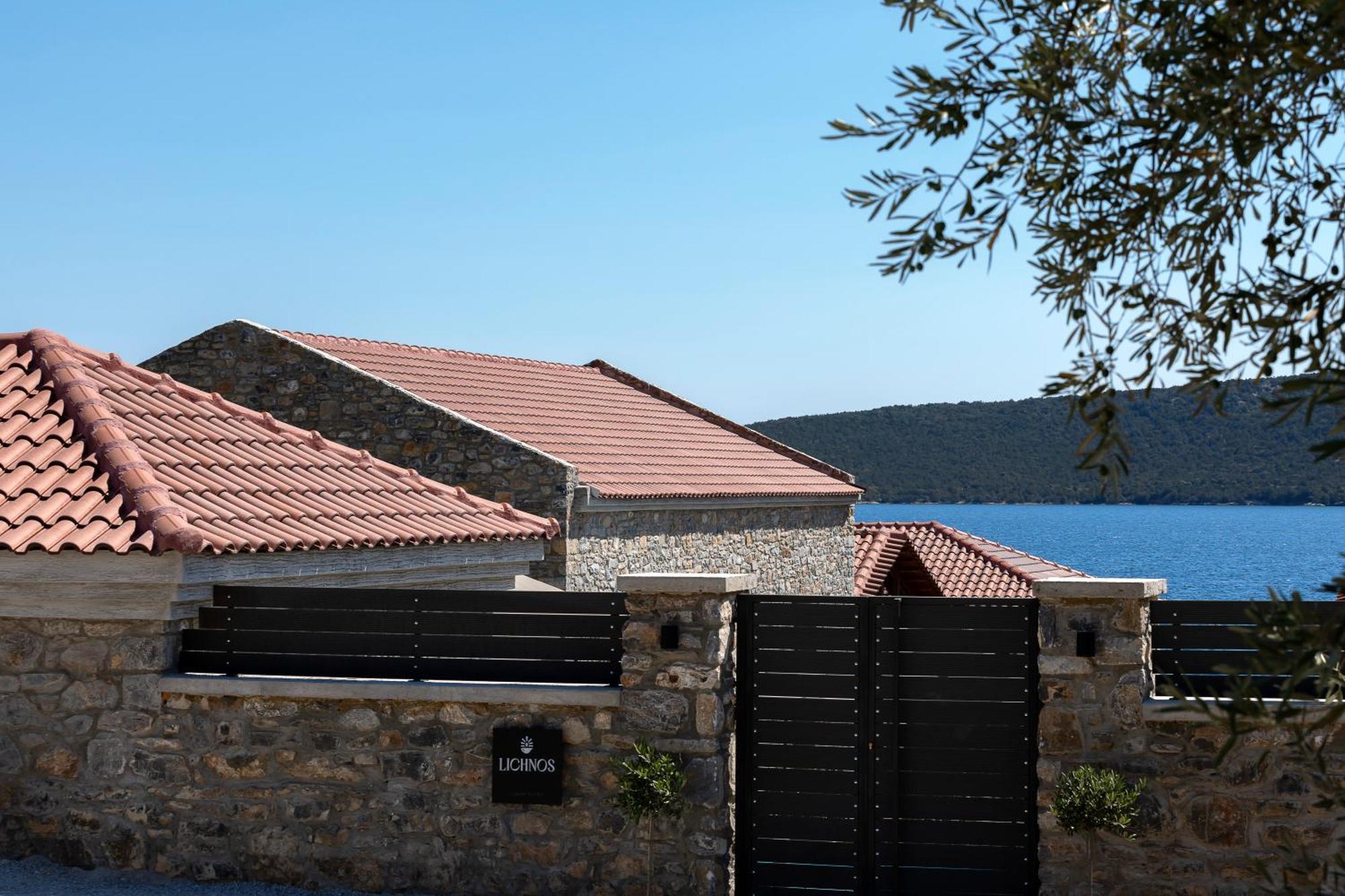 Lichnos Luxury Suites Sourpi Exteriör bild